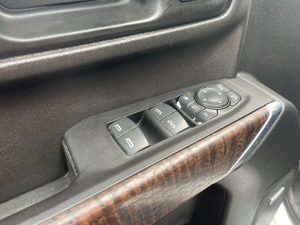 Used 2020 White GMC Denali image 15