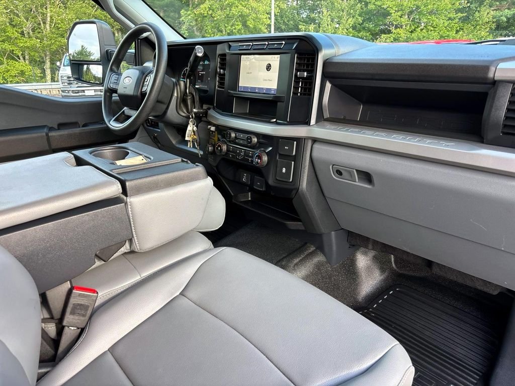 Used 2024 White Ford XL image 17