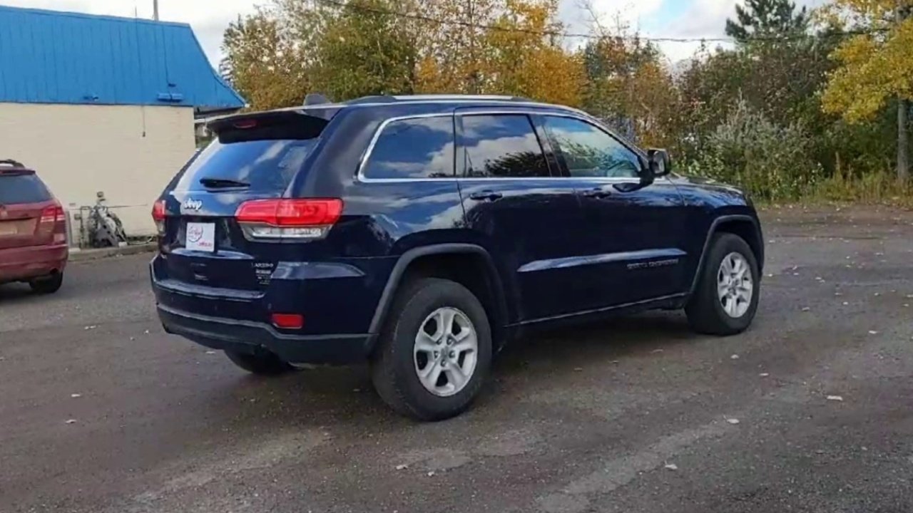 2017 Jeep Grand Cherokee Laredo photo 2