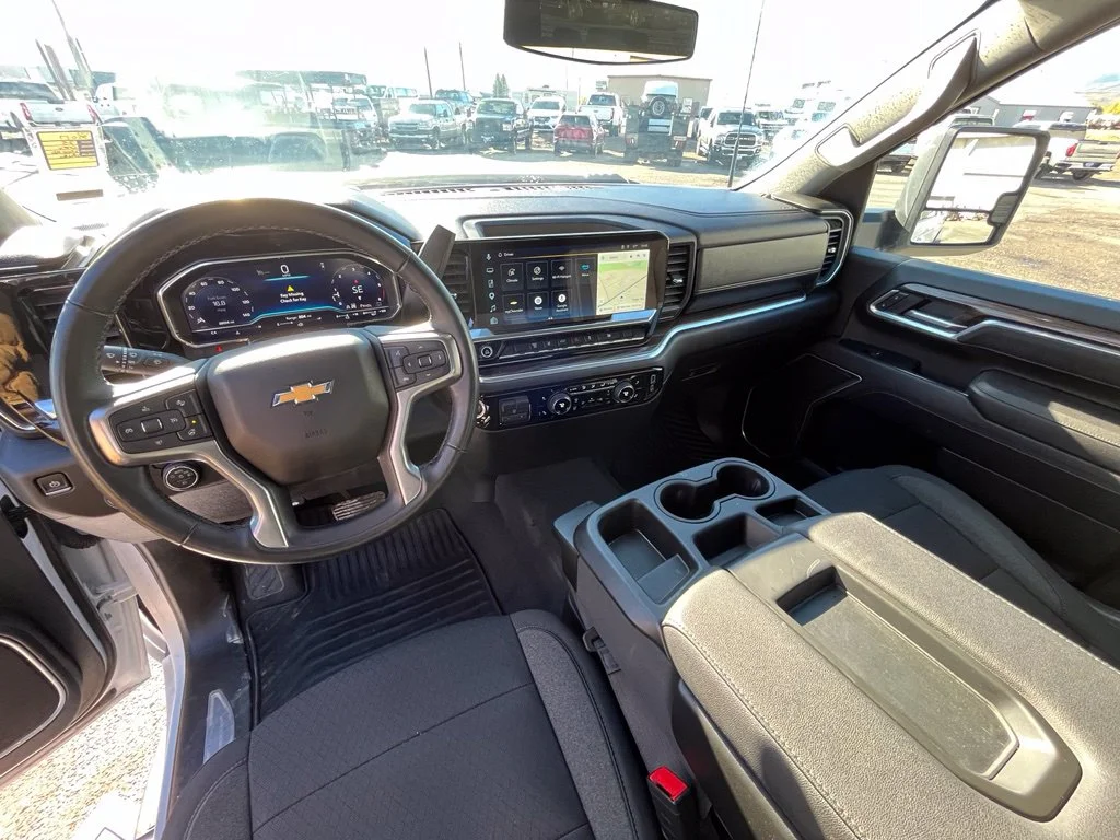 Used 2025 White Chevrolet LT image 10