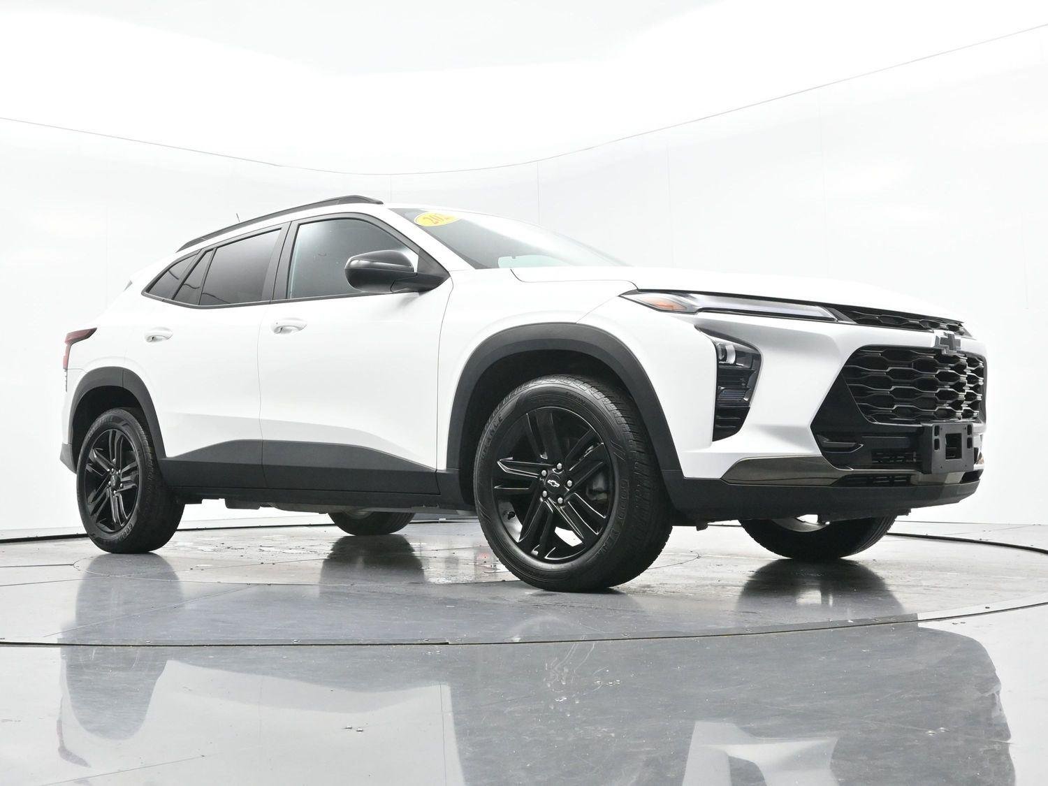 Used 2025 Summit White Chevrolet ACTIV image 43