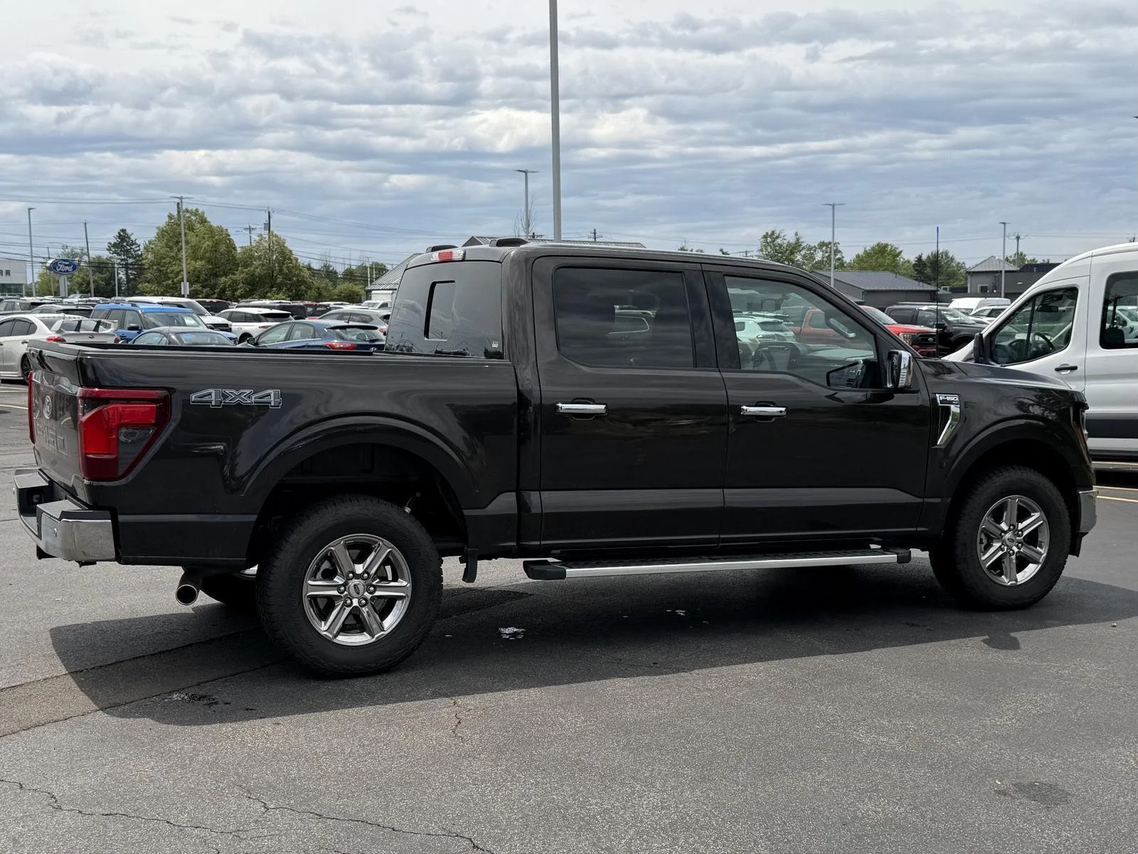 Used 2024 Darkened Bronze Ford XLT image 4