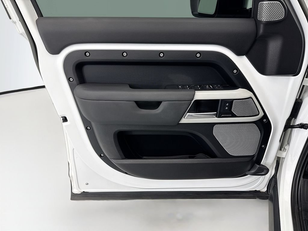 Used 2024 Fuji White Land Rover S image 23