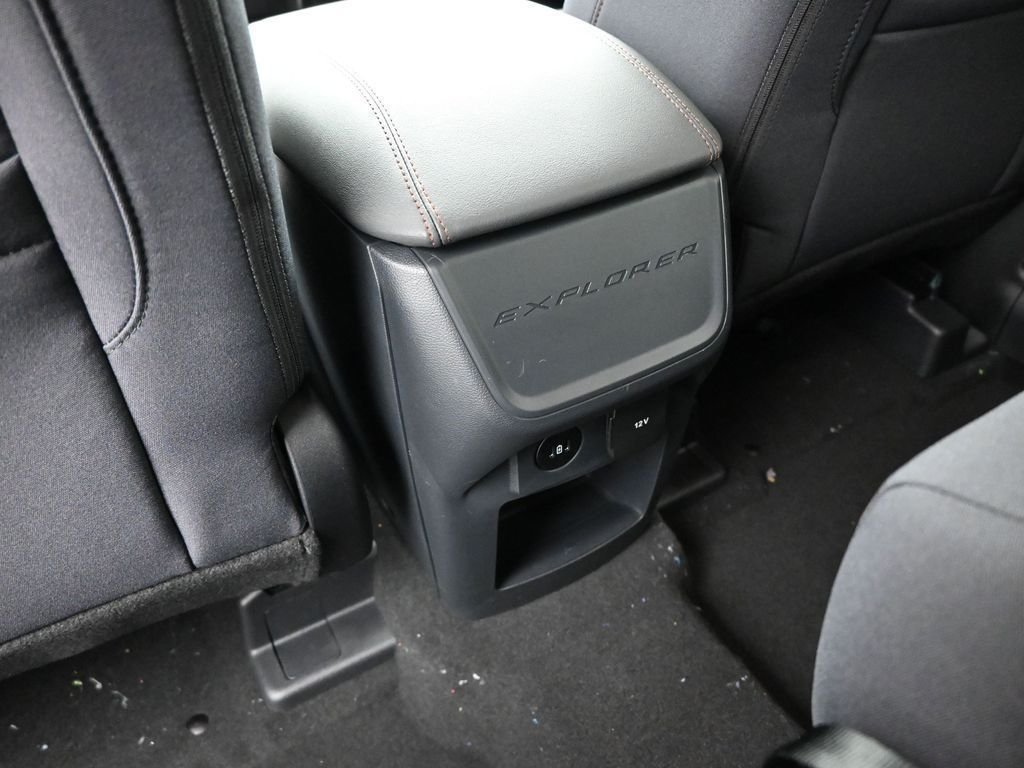 New 2026 Star White Metallic Tri-Coat Ford Active image 51
