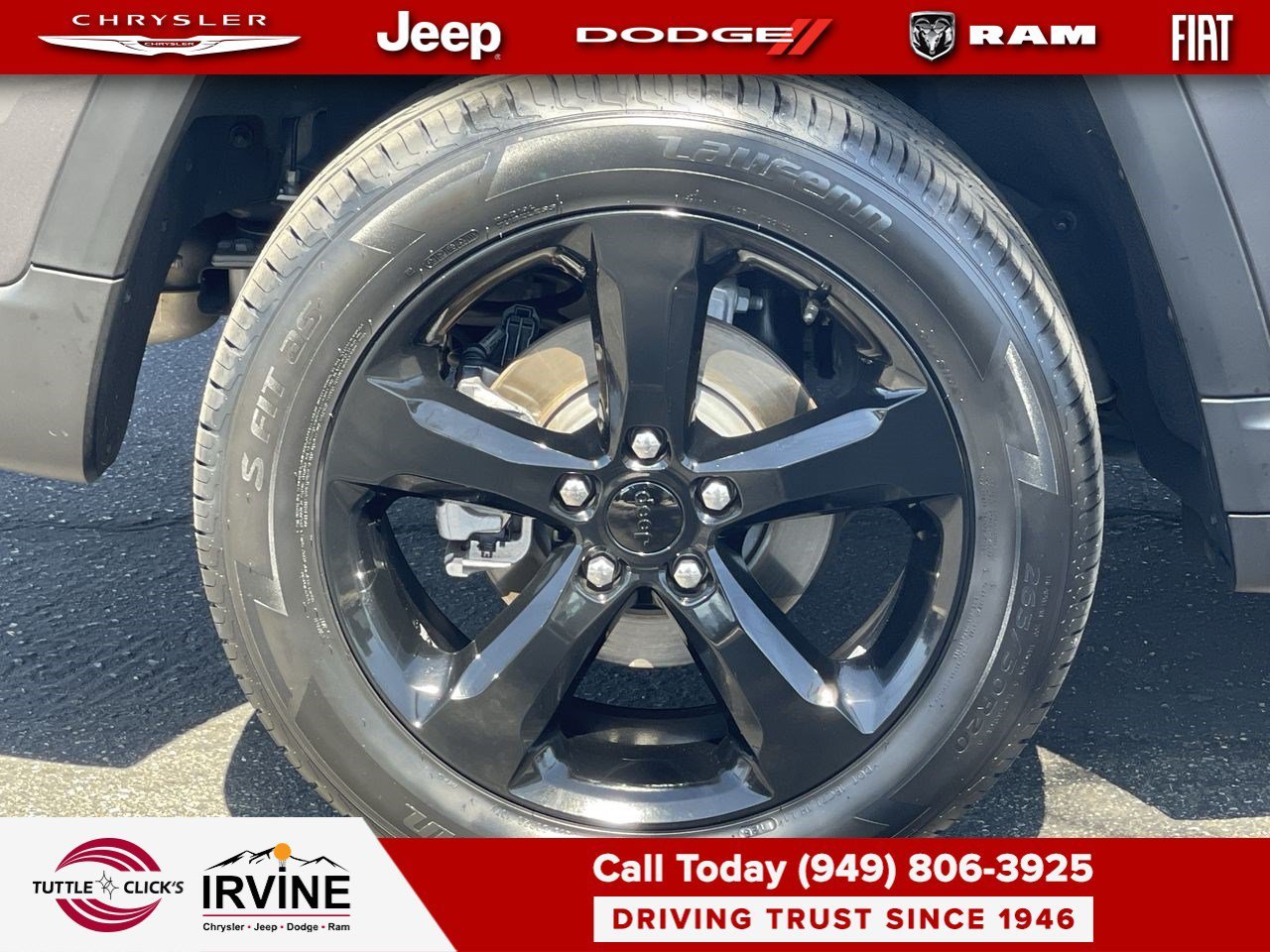 Certified Used 2023 Baltic Gray Metallic Clearcoat Jeep Altitude image 11