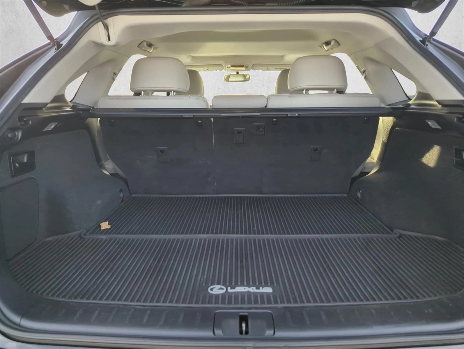 Used 2015 Obsidian Lexus  image 5