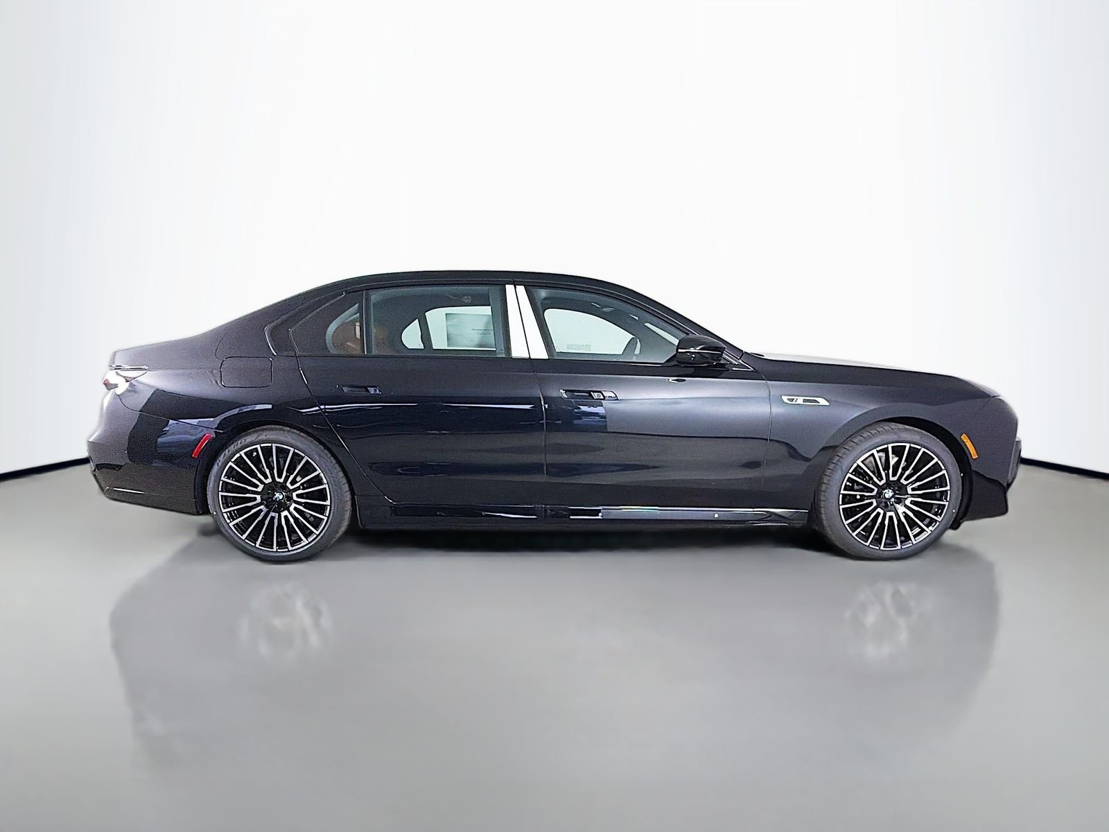 New 2026 Black Sapphire Metallic BMW M70 image 8