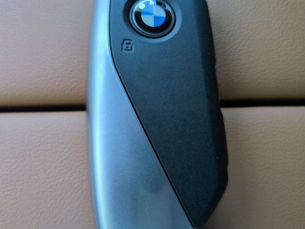 New 2026 Black Sapphire Metallic BMW xDrive40i image 30