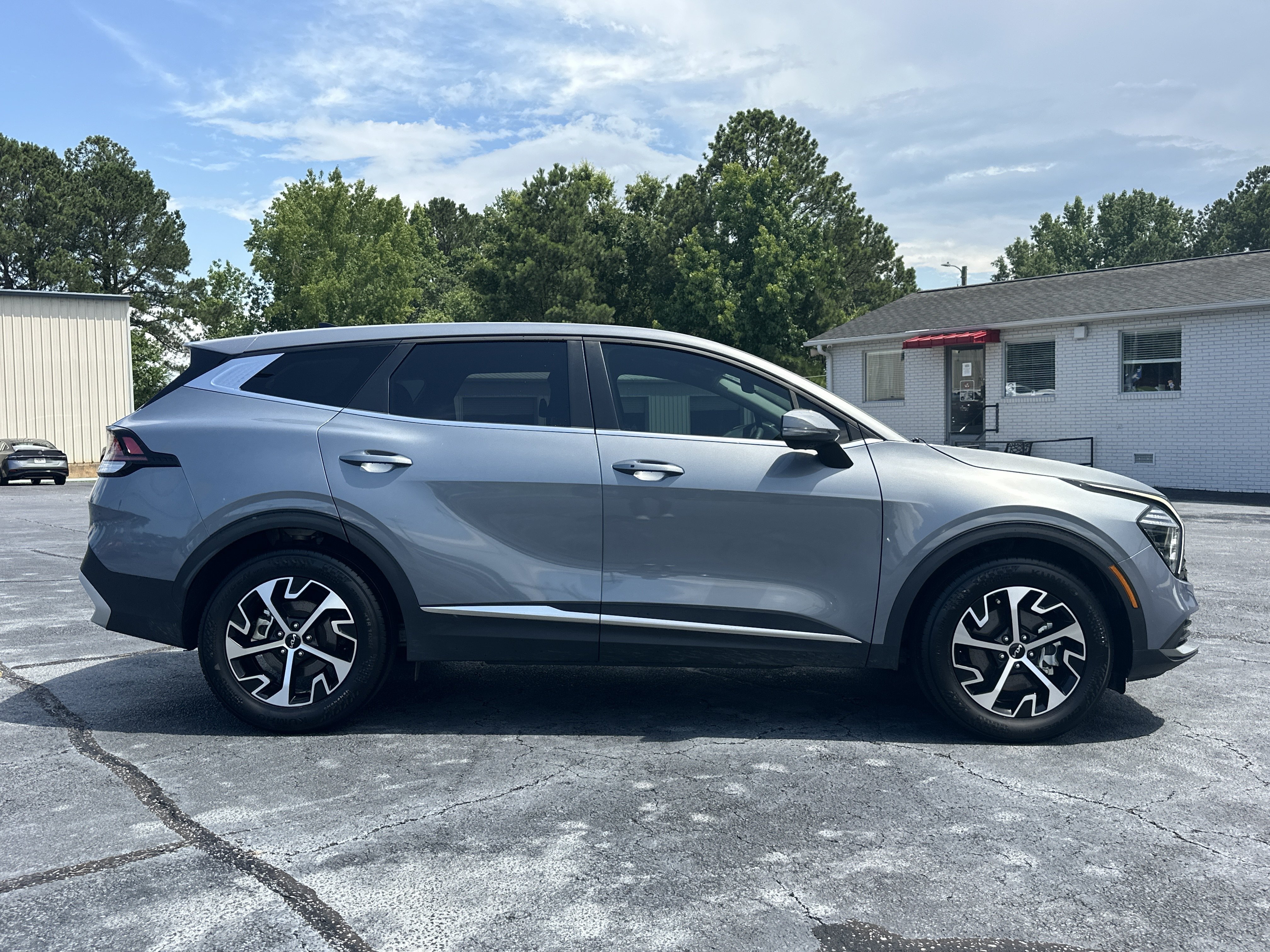 Used 2025 Everlasting Silver Kia EX image 9
