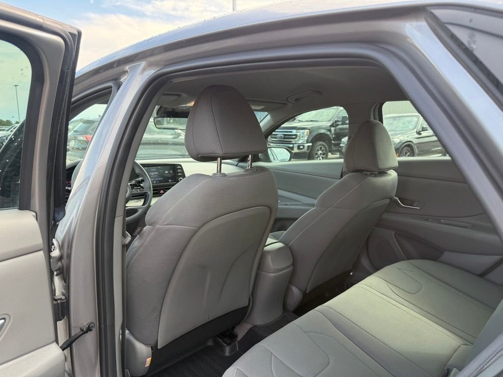 Used 2023 Gray Hyundai SEL image 8
