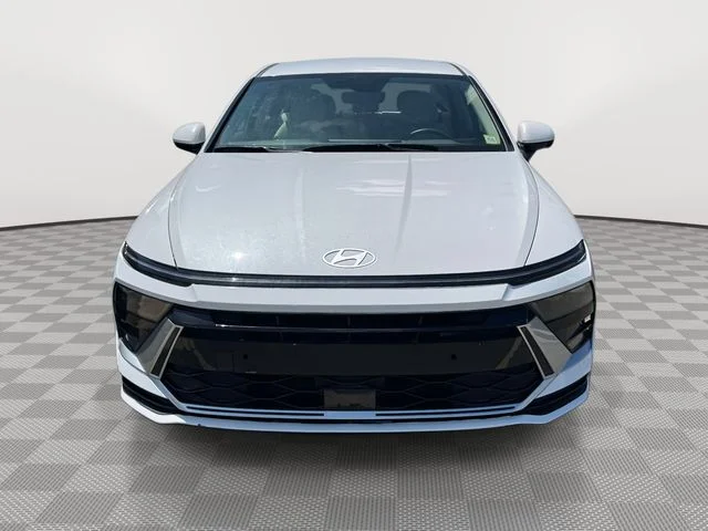 Used 2025 White Hyundai SEL image 2