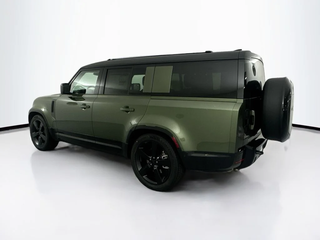 New 2026 Woolstone Green Land Rover X-Dynamic SE image 6