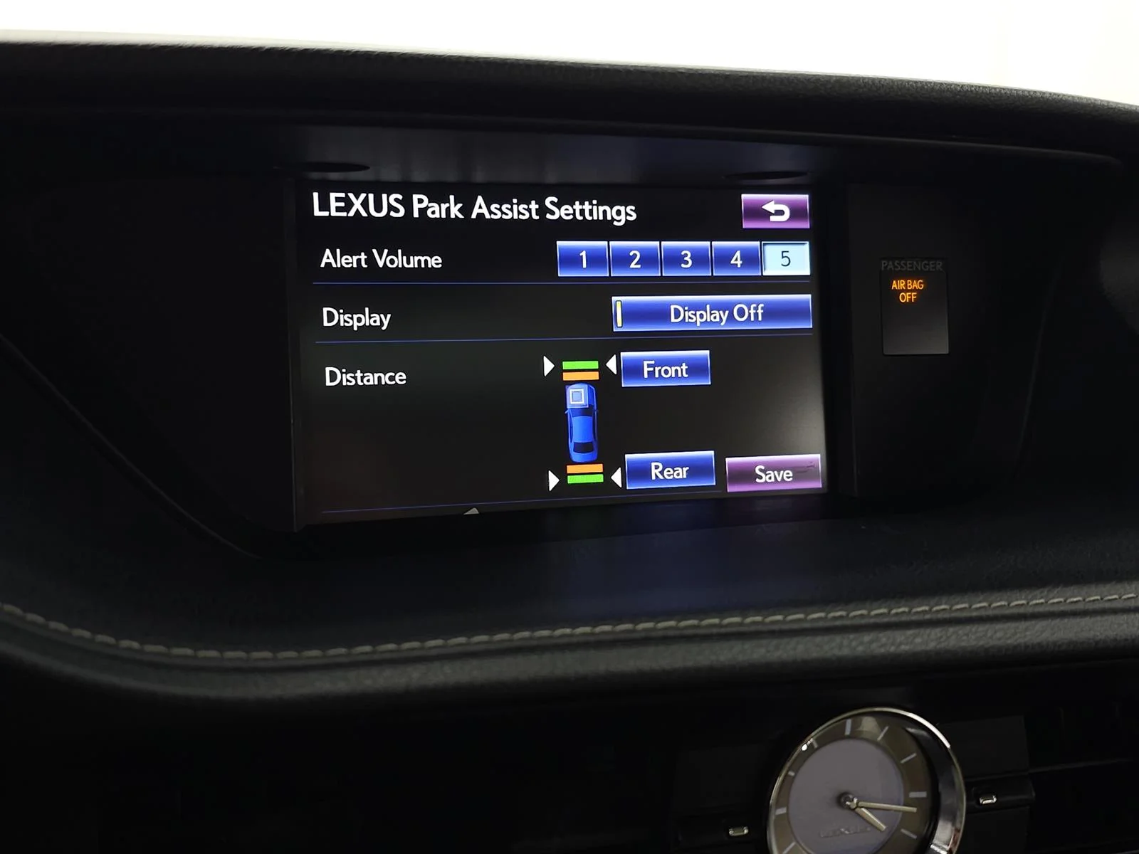 Used 2014 White Lexus  image 24