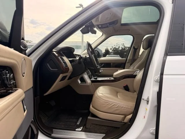 Used 2018 White Land Rover HSE image 5