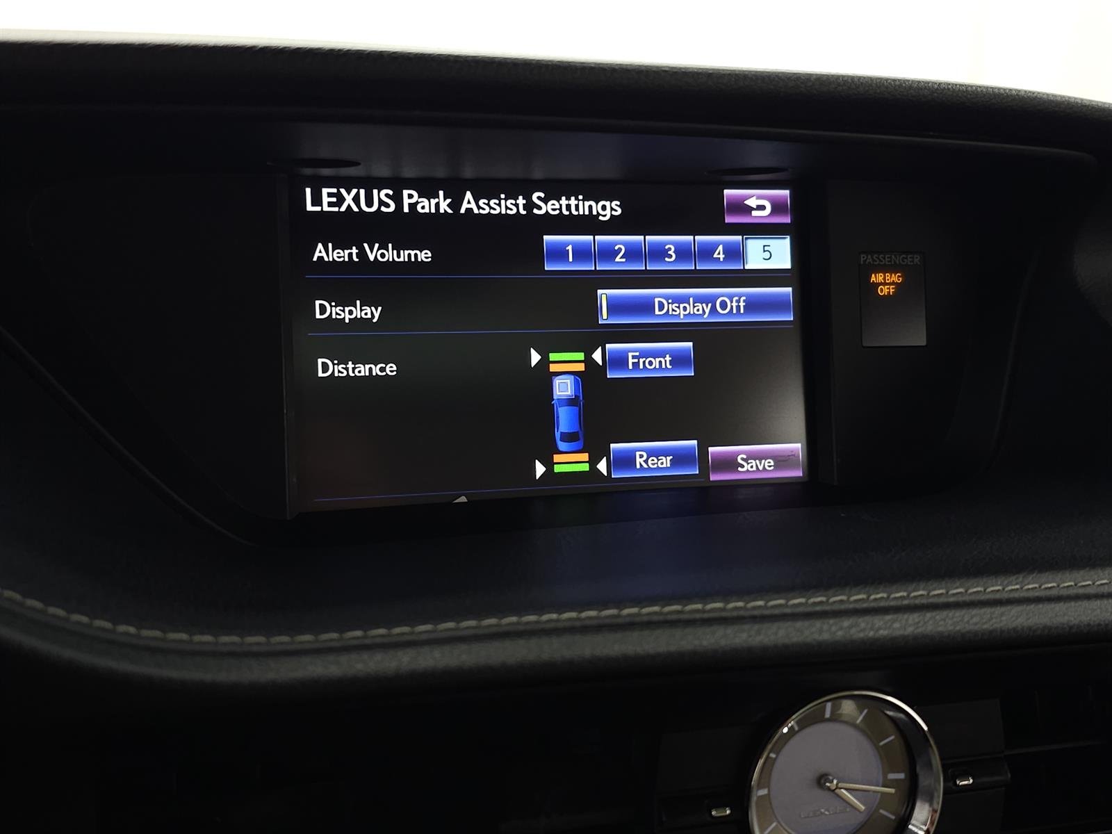 Used 2014 White Lexus  image 24