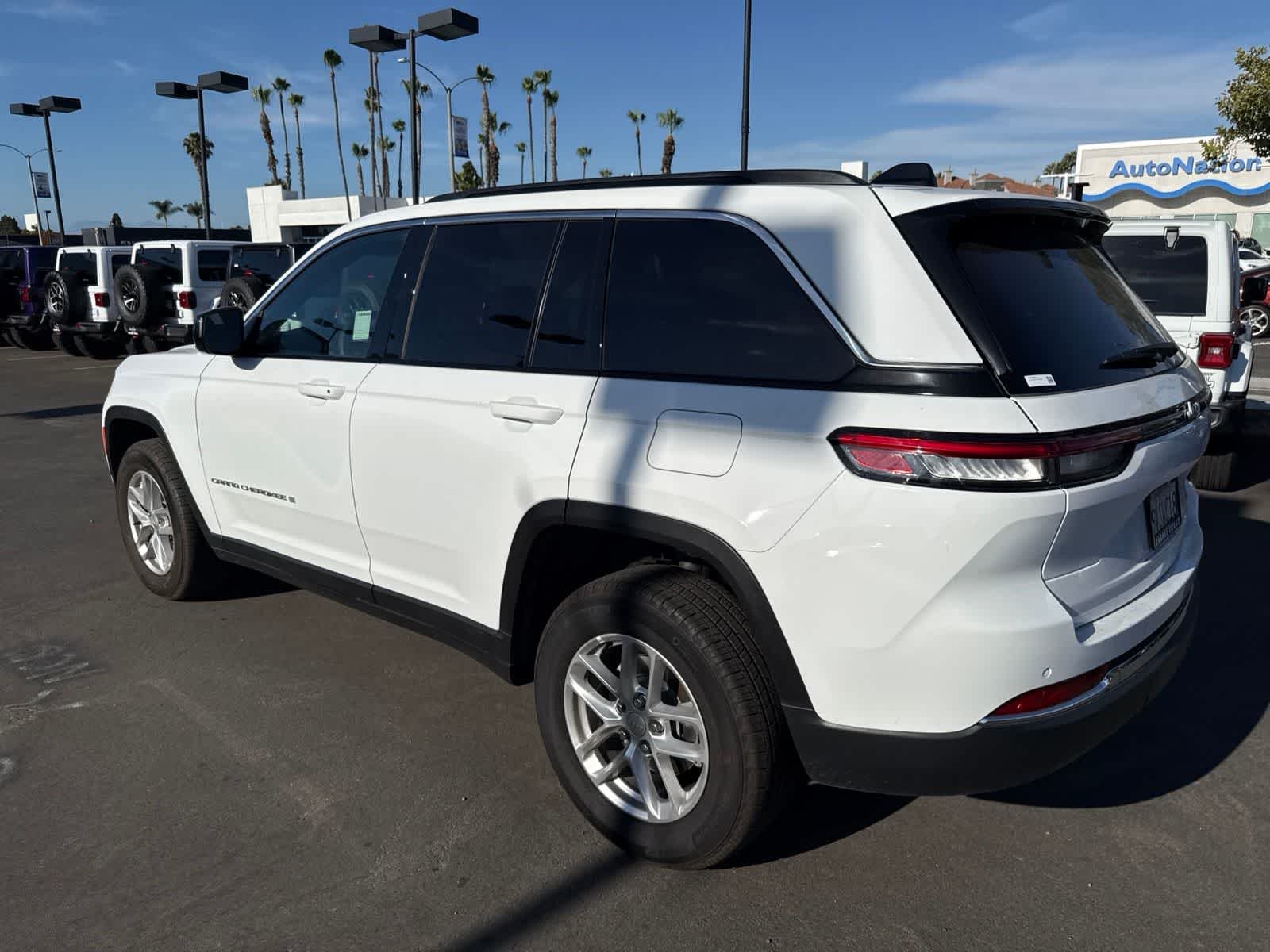Used 2025 Bright White Clearcoat Jeep Laredo X image 21