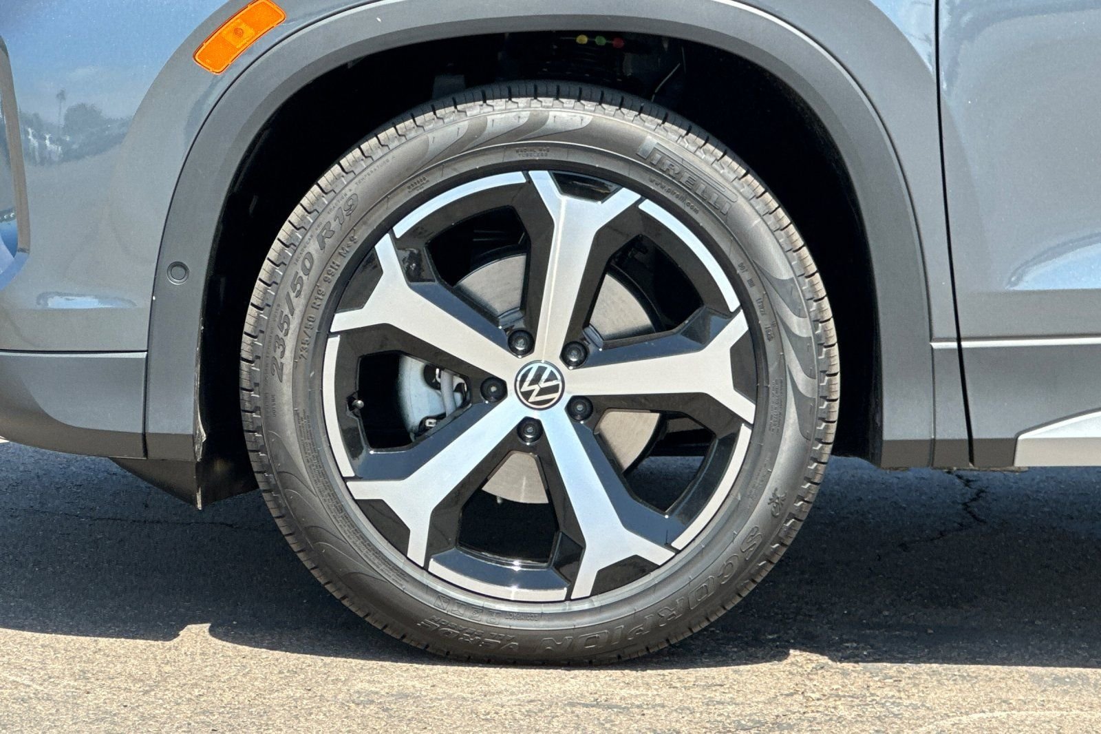 New 2026 Platinum Gray Metallic Volkswagen 2.0T SE image 25