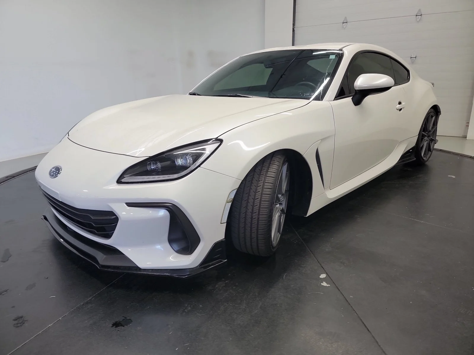 Used 2023 Crystal White Pearl Subaru Limited image 3