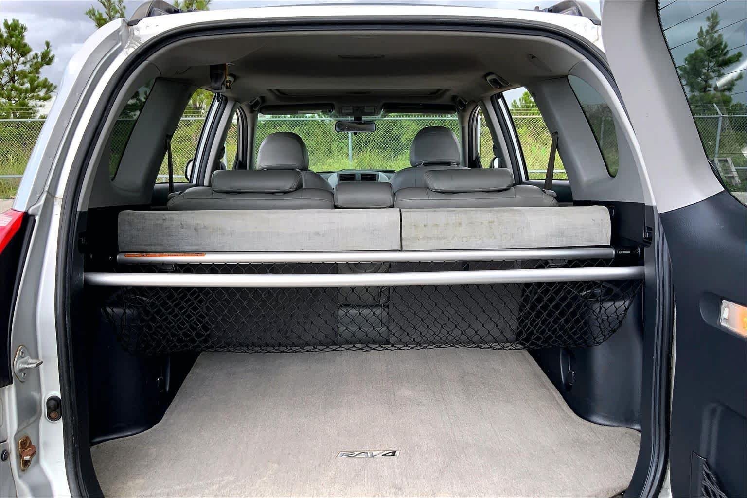 Used 2007 Classic Silver Metallic Toyota Limited image 32