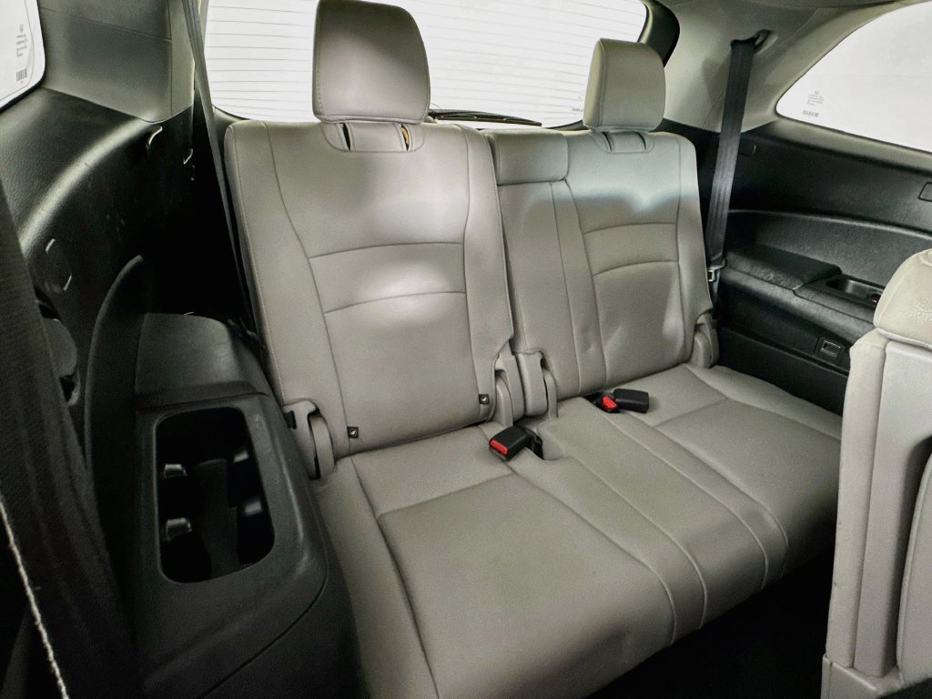 Used 2016 Silver Honda EX-L image 35