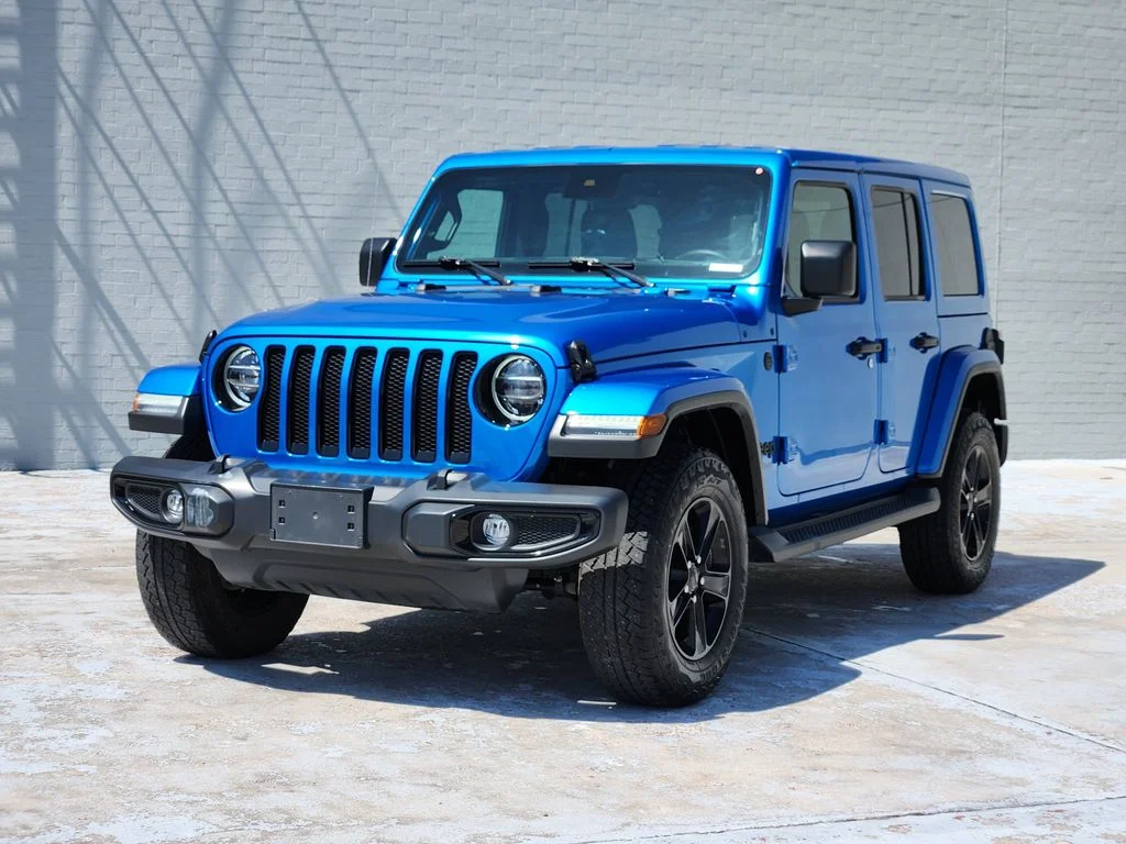 Used 2022 Hydro Blue Pearlcoat Jeep Unlimited Sahara Altitude image 4