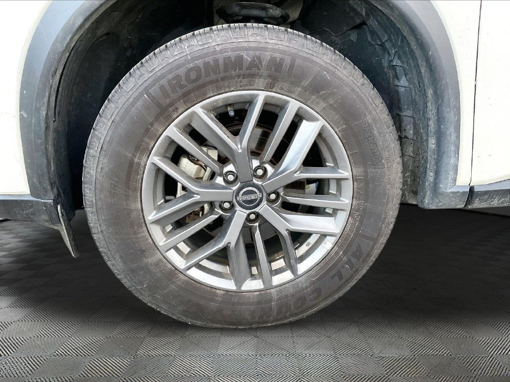 Used 2024 Glacier White Nissan S image 7