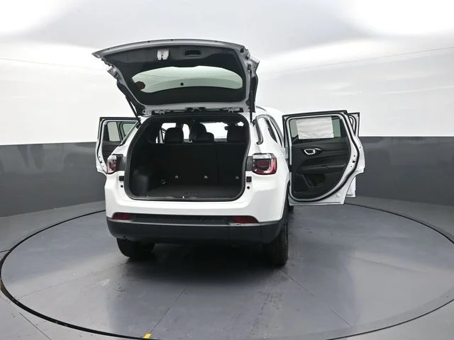 New 2026 Bright White Clear-Coat Exterior Paint Jeep Latitude image 37