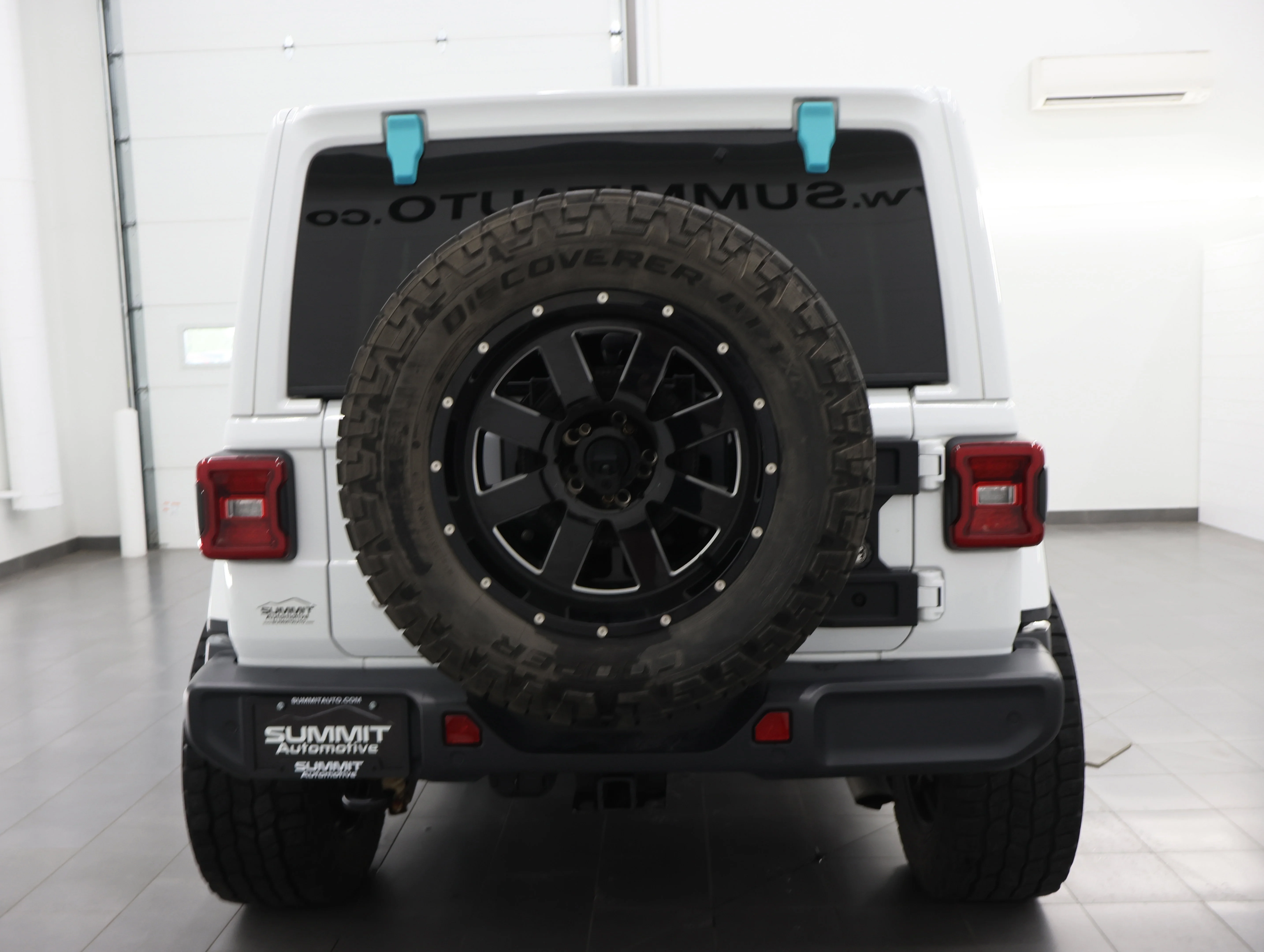 Used 2019 Bright White Clearcoat Jeep Unlimited Sahara image 24