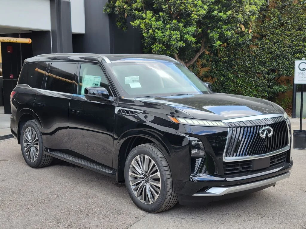 New 2027 BLACK OBSIDIAN INFINITI Luxe 2WD image 2