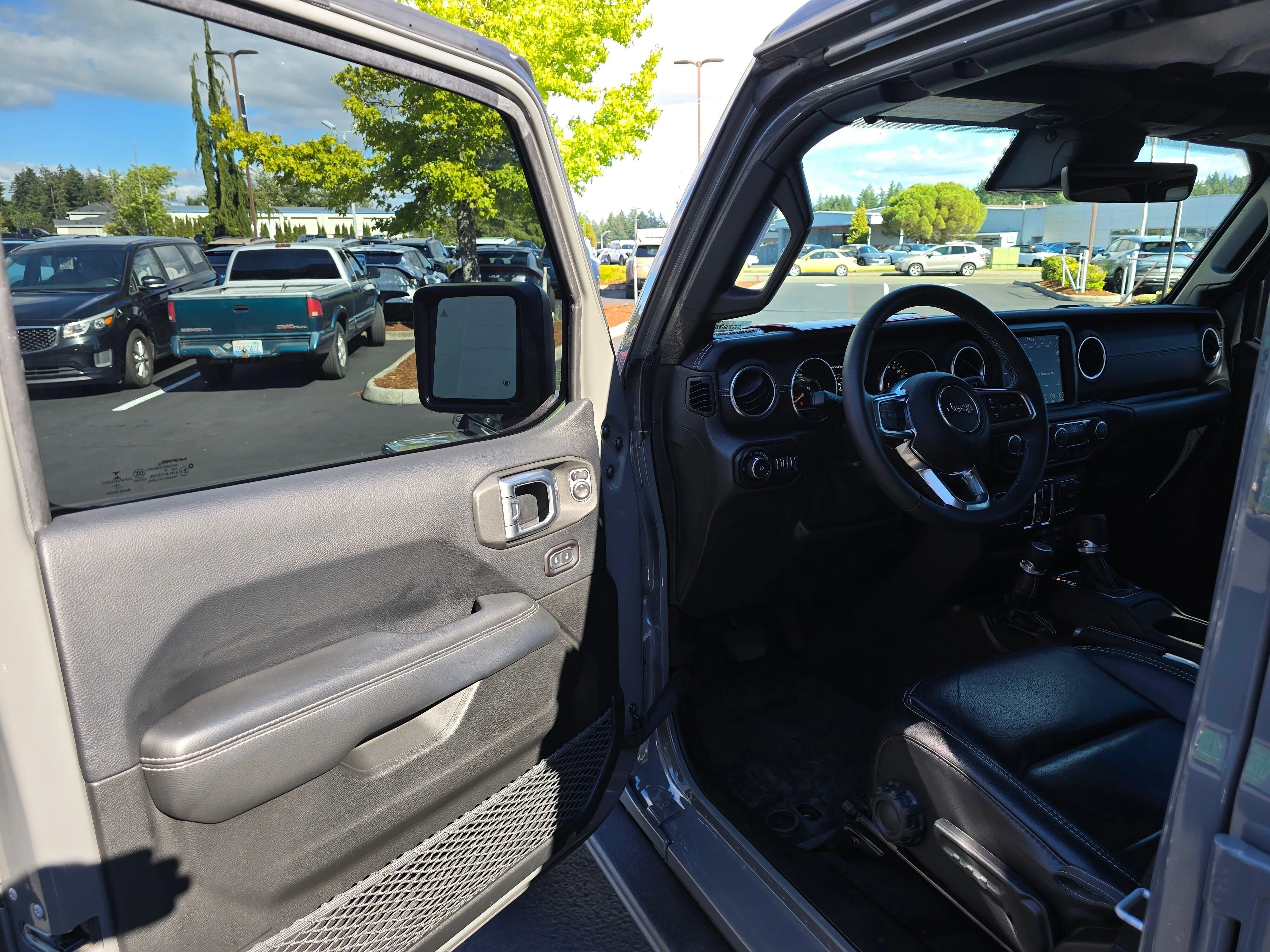 Used 2019 Gray Clearcoat Jeep Unlimited Sahara image 7