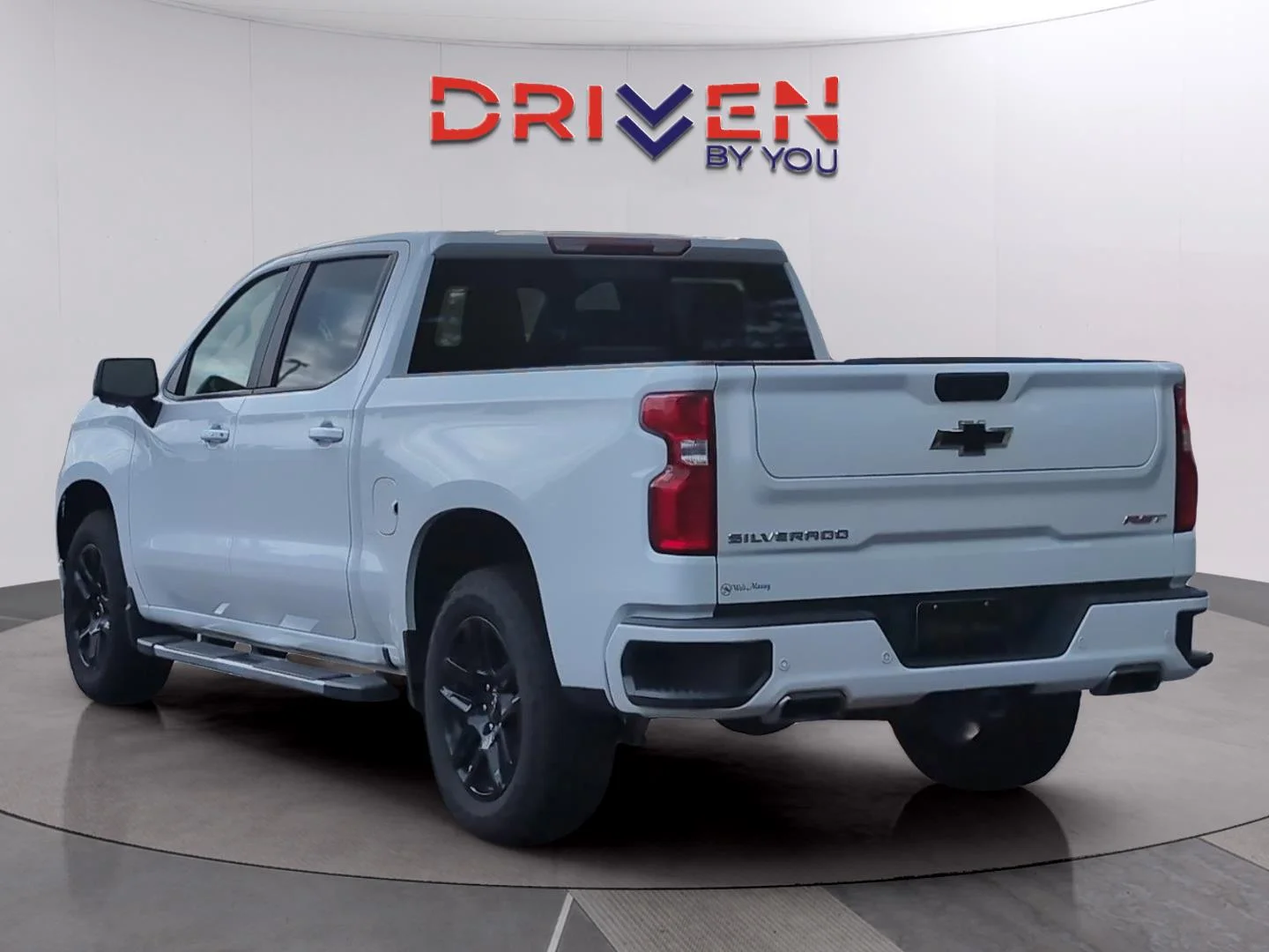 Used 2022 Summit White Chevrolet RST image 3