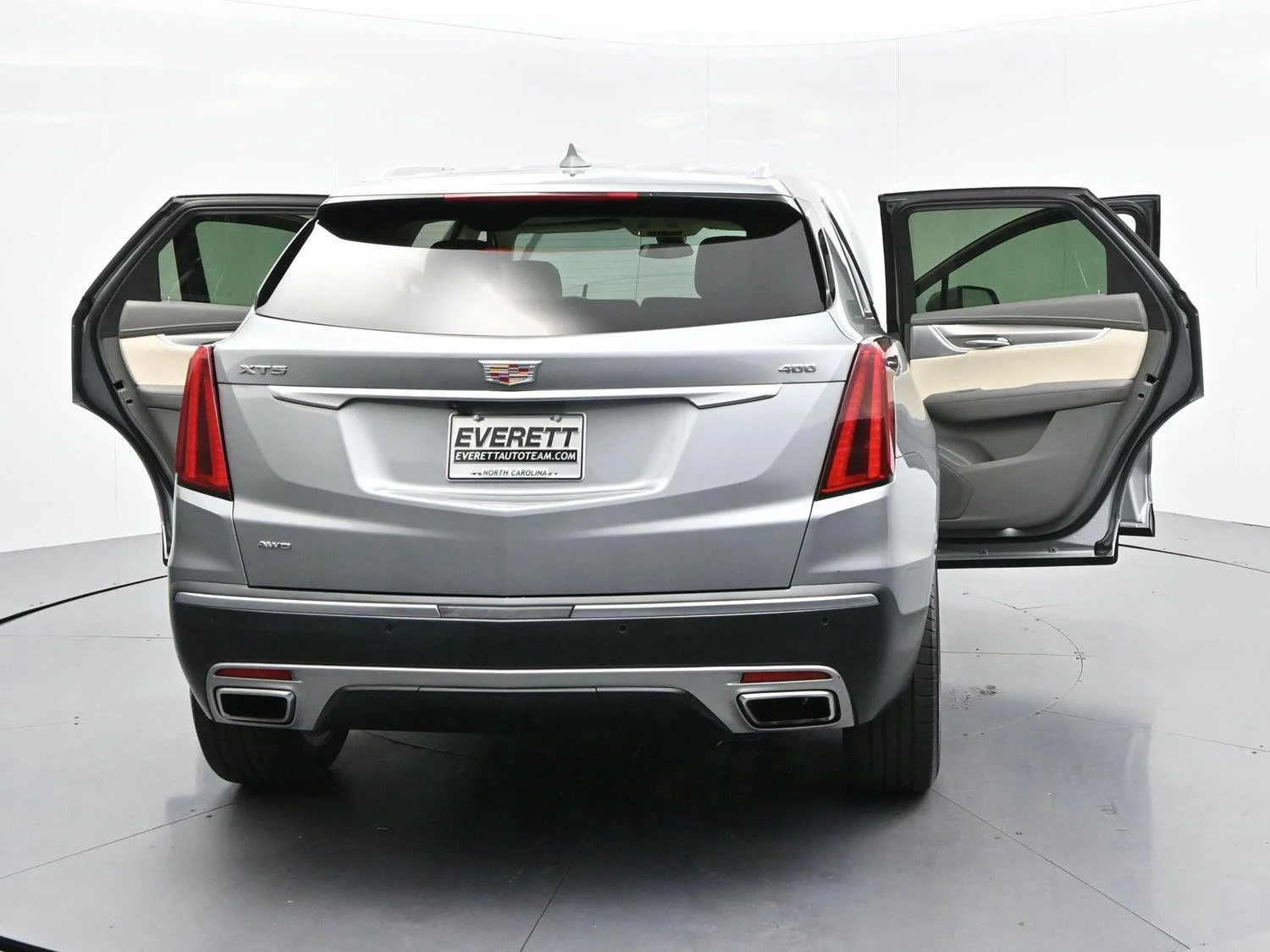 Used 2024 Argent Silver Metallic Cadillac Premium Luxury image 41