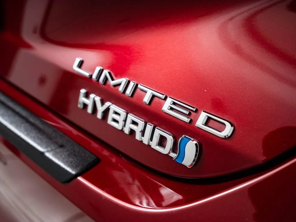 Used 2020 Ruby Flare Pearl Toyota Limited image 20