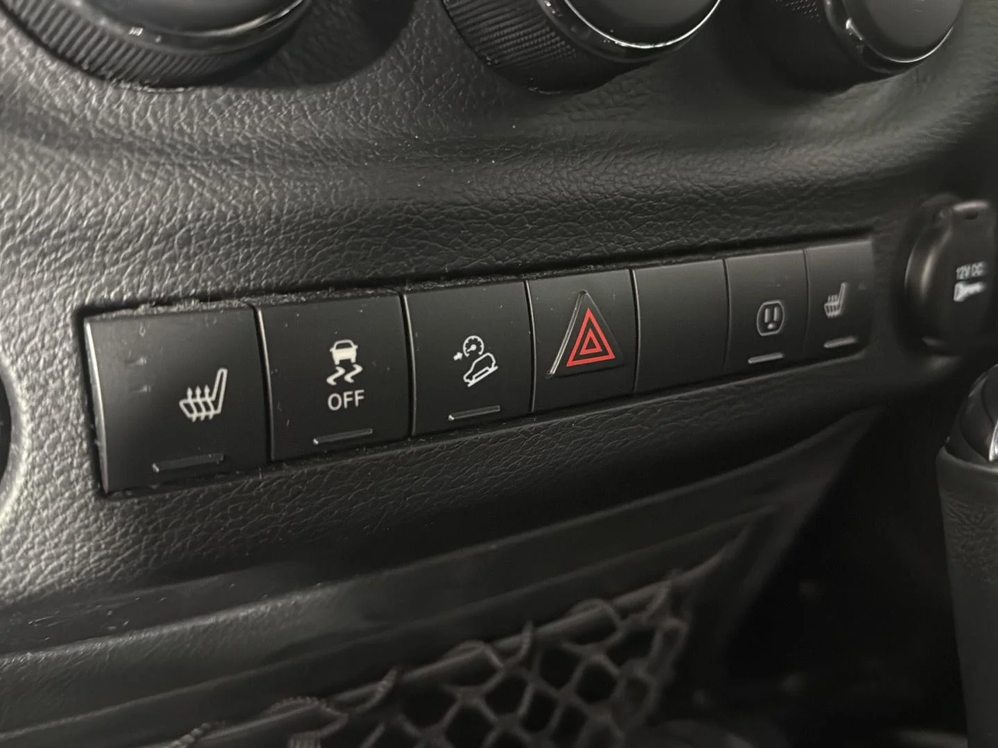 Used 2014  Jeep Sahara image 21