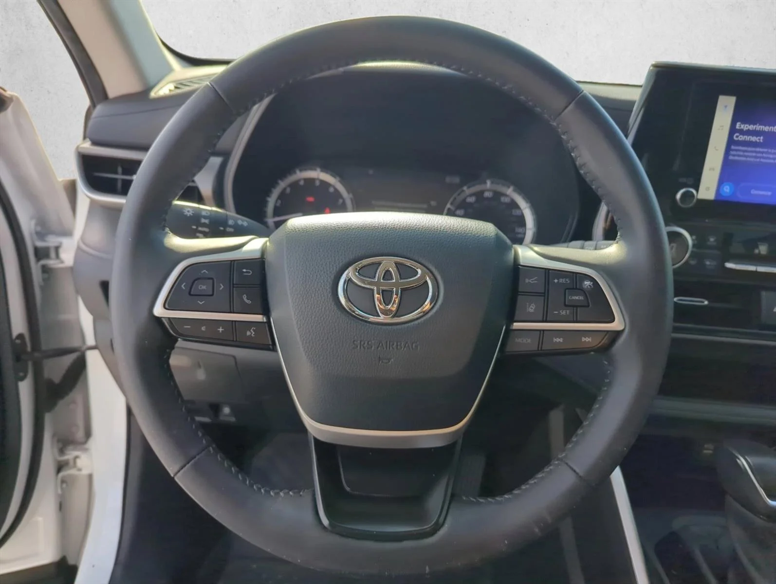Used 2024 Wind Chill Pearl Toyota LE image 15