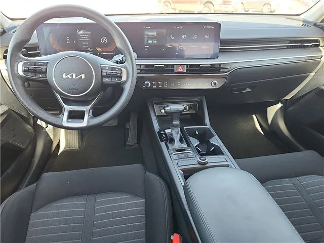 Used 2025 Snow White Pearl KIA LXS Front-Wheel Drive image 8