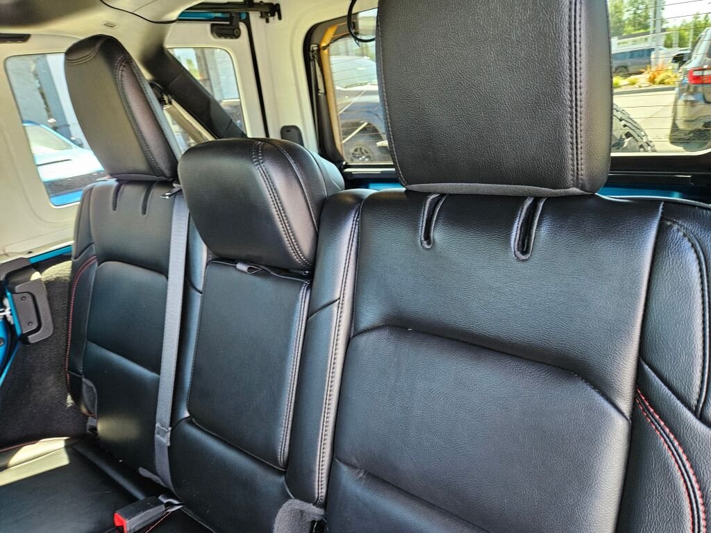 Used 2020 Bikini Pearl Coat Jeep Unlimited Rubicon image 16