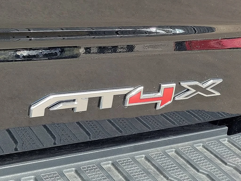 2026 GMC Sierra 1500 AT4X - Photo 9