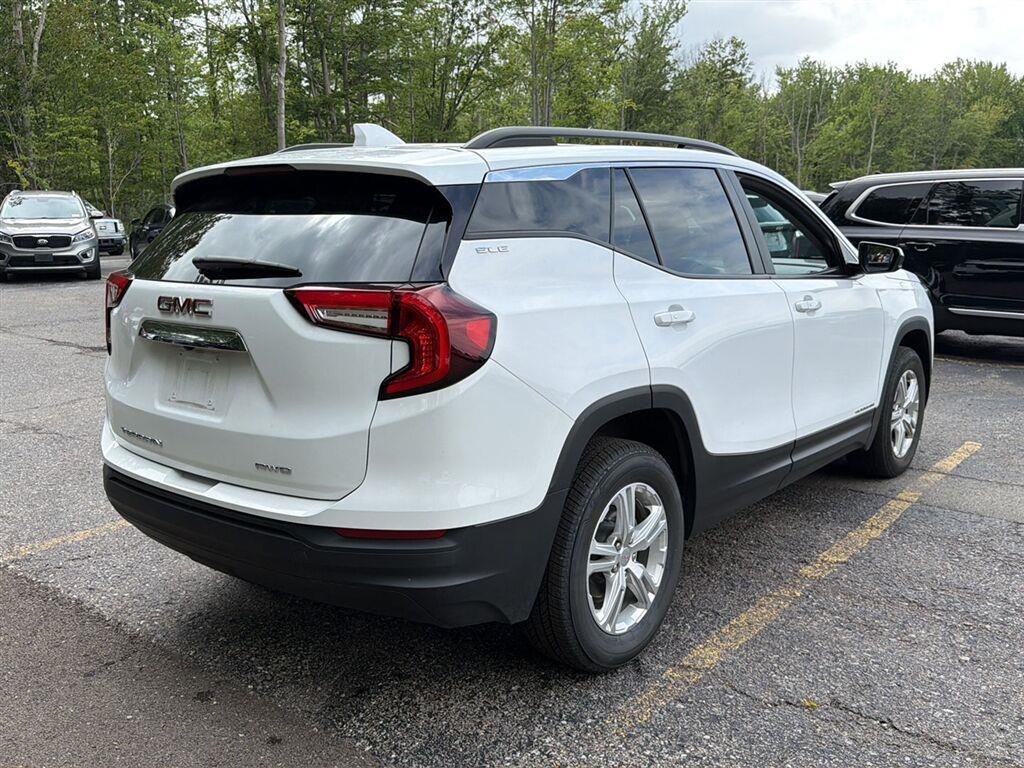 Used 2024 Summit White GMC SLE image 8