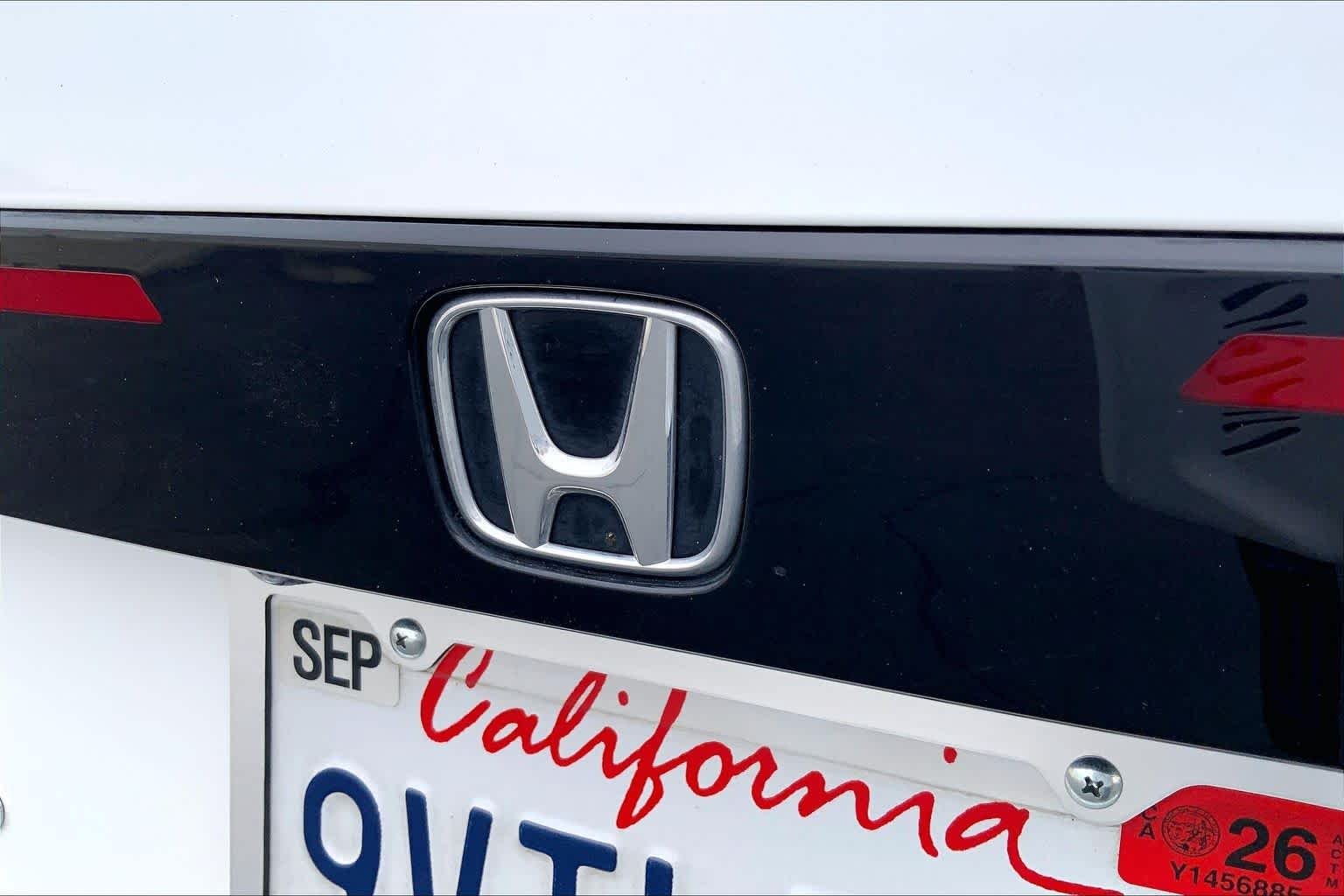 Used 2025 Platinum White Pearl Honda Sport image 30