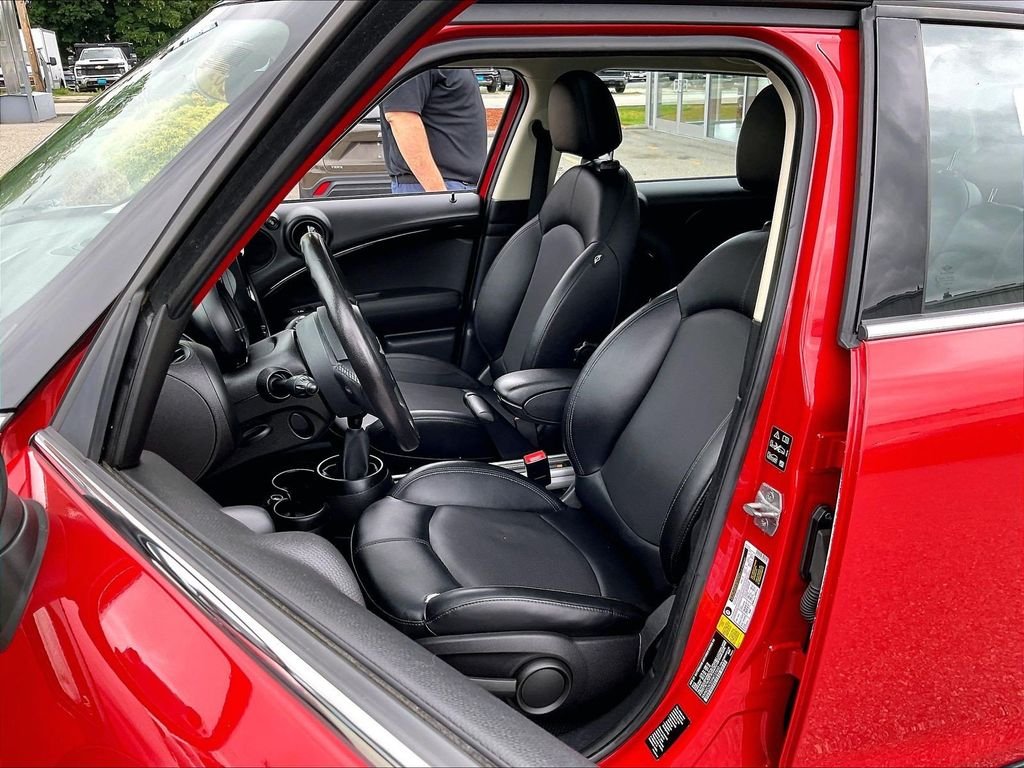 Used 2015 Red MINI Base image 10