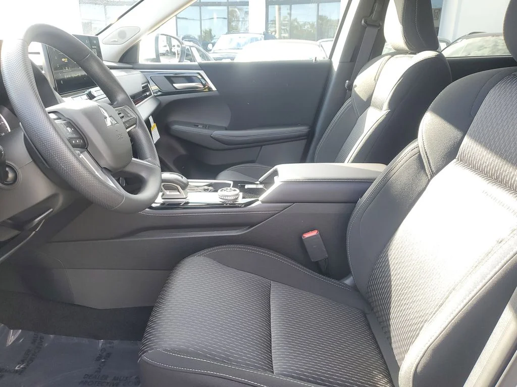 2026 Mitsubishi Outlander ES - Photo 16