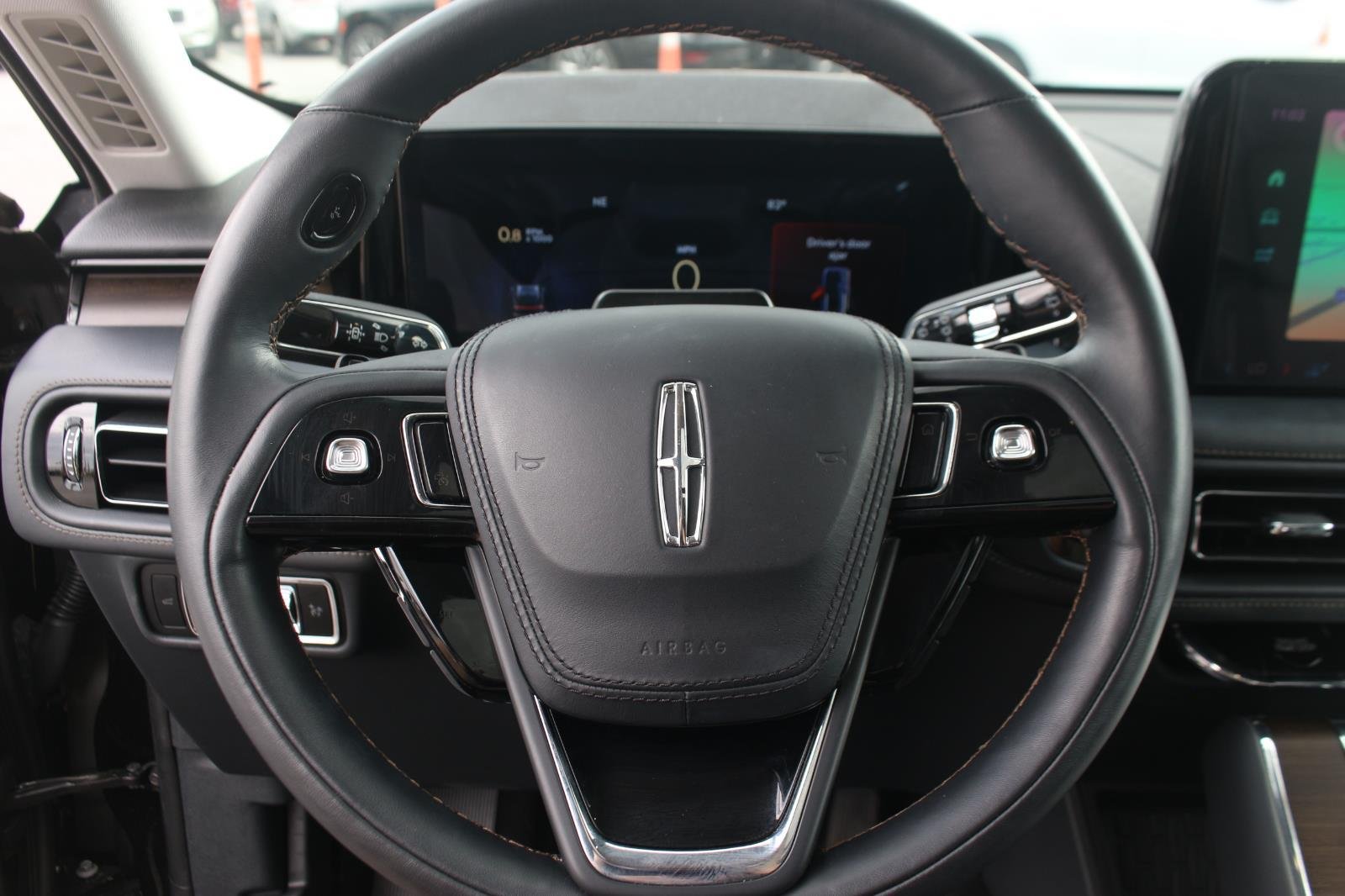 Used 2025 Infinite Black Metallic Clearcoat Lincoln Reserve image 19