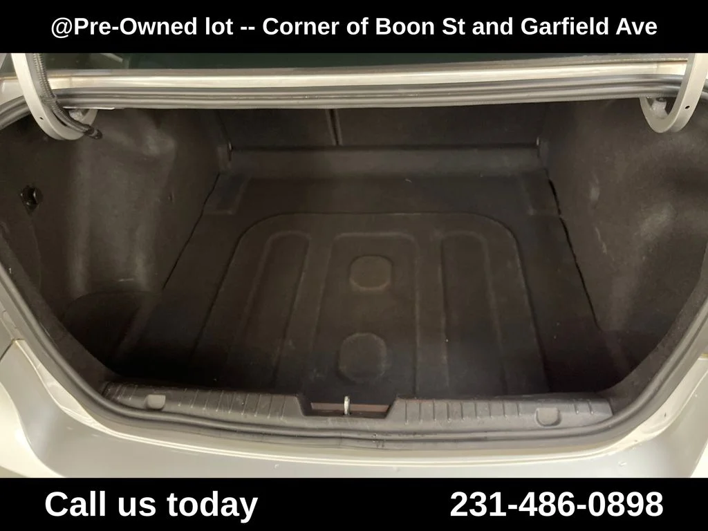 Used 2015 Silver Chevrolet 2LT image 28
