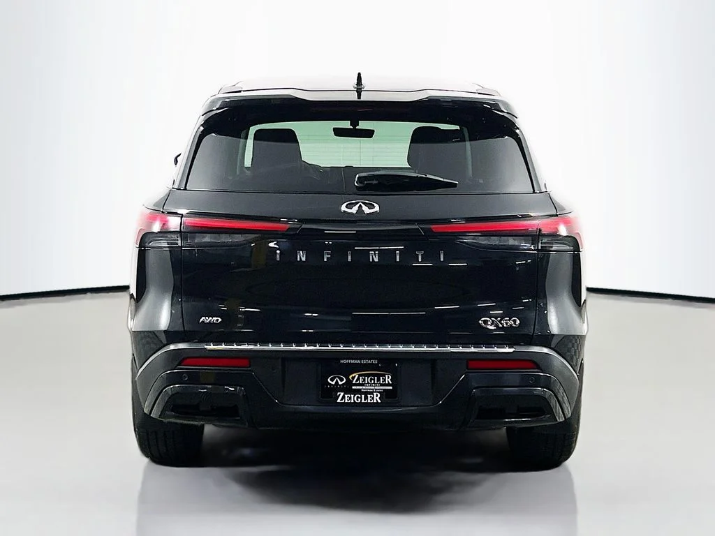 Used 2023 Black INFINITI PURE image 6