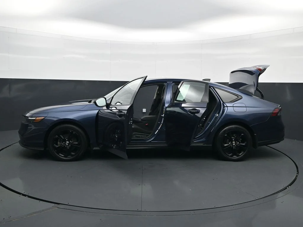 Used 2025  Honda SE image 50