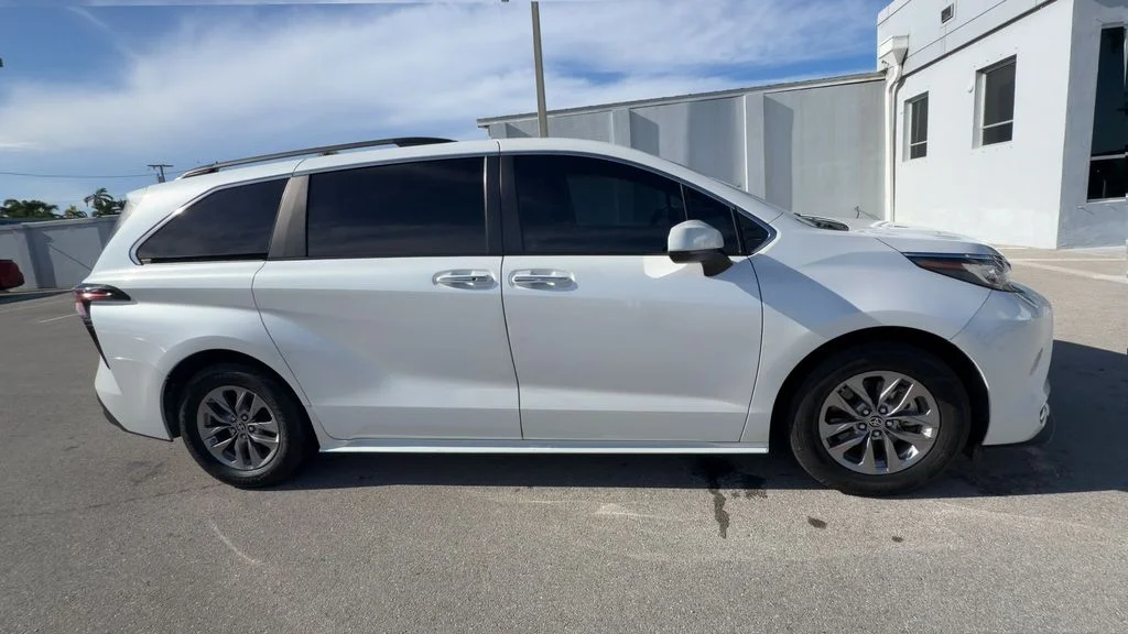 Used 2023 Beige Toyota XLE image 5