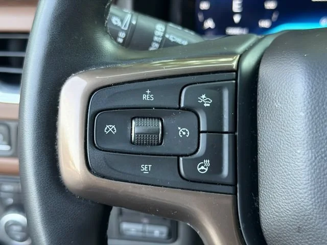 Used 2023 Iridescent Pearl Tricoat Chevrolet High Country image 26