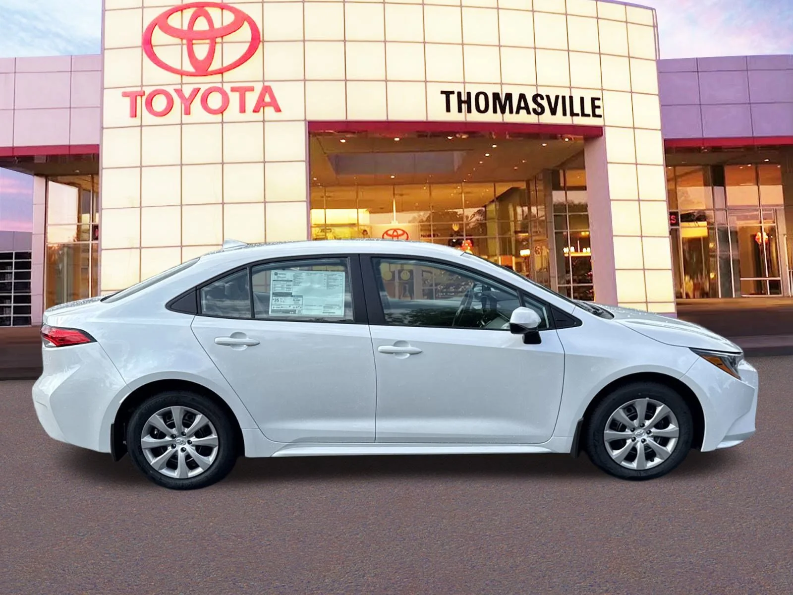Used 2025  Toyota  image 4
