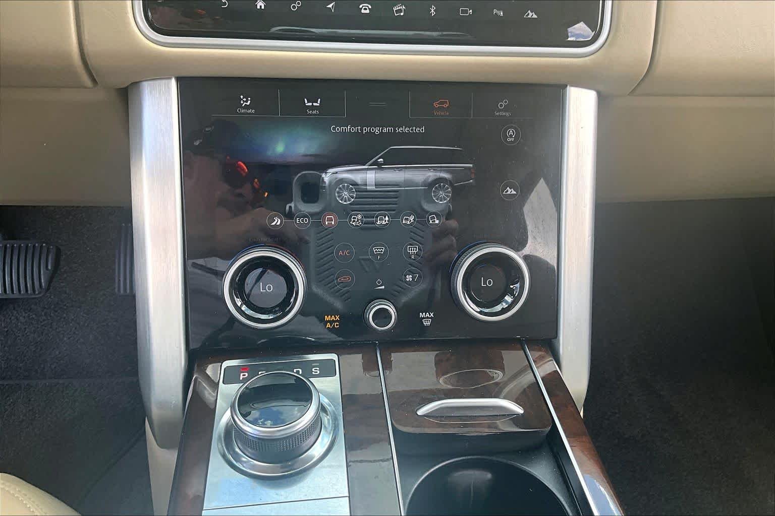 Used 2018 Fuji White Land Rover HSE image 32